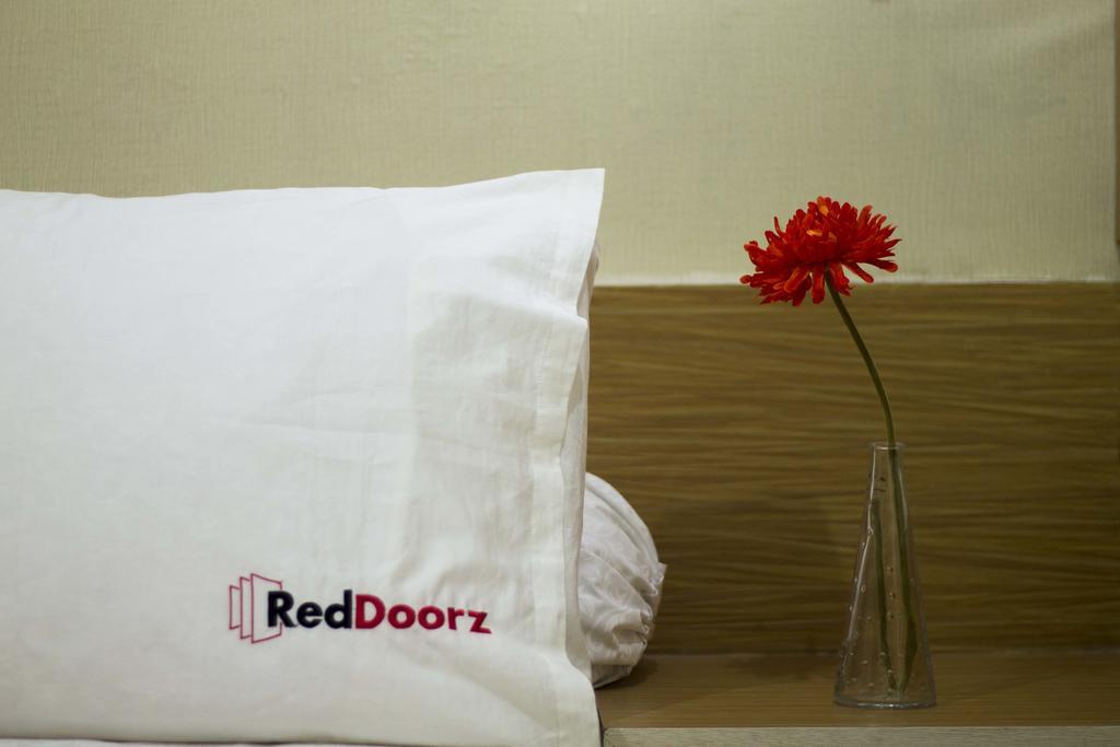 Reddoorz @ Mataram Kuta 3 Hotel Exterior photo